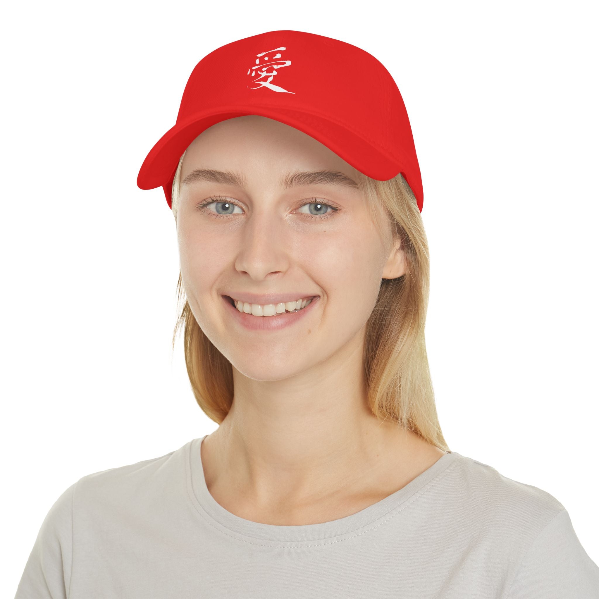 Red Low-Profile Cap with White '愛' (Love) Kanji — Casual Asian-Inspired Baseball Hat